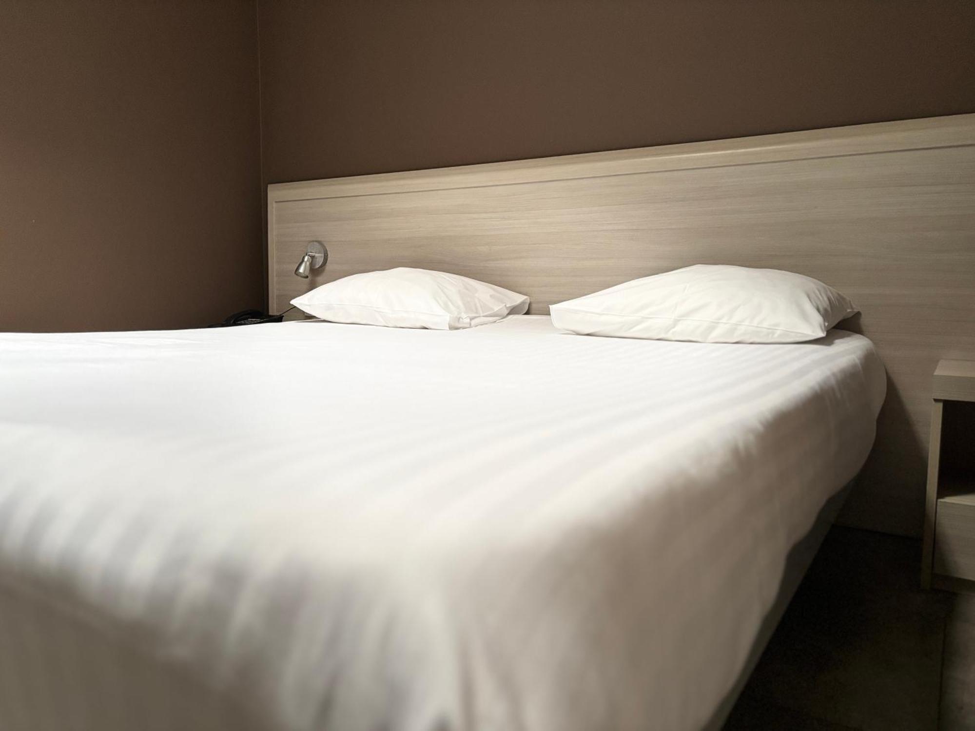 Hotel La Louve ลา ลูเวียร์เร ภายนอก รูปภาพ